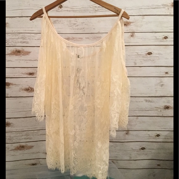 Flowy Lace Top🎀NEW! - Picture 4 of 4